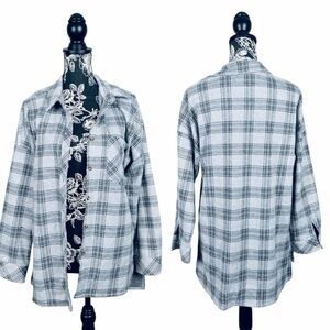 Ci Sono grey plaid long sleeve soft knit oversized button up top size large